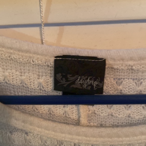 Medium whit and black daytrip sweater - Picture 2 of 2